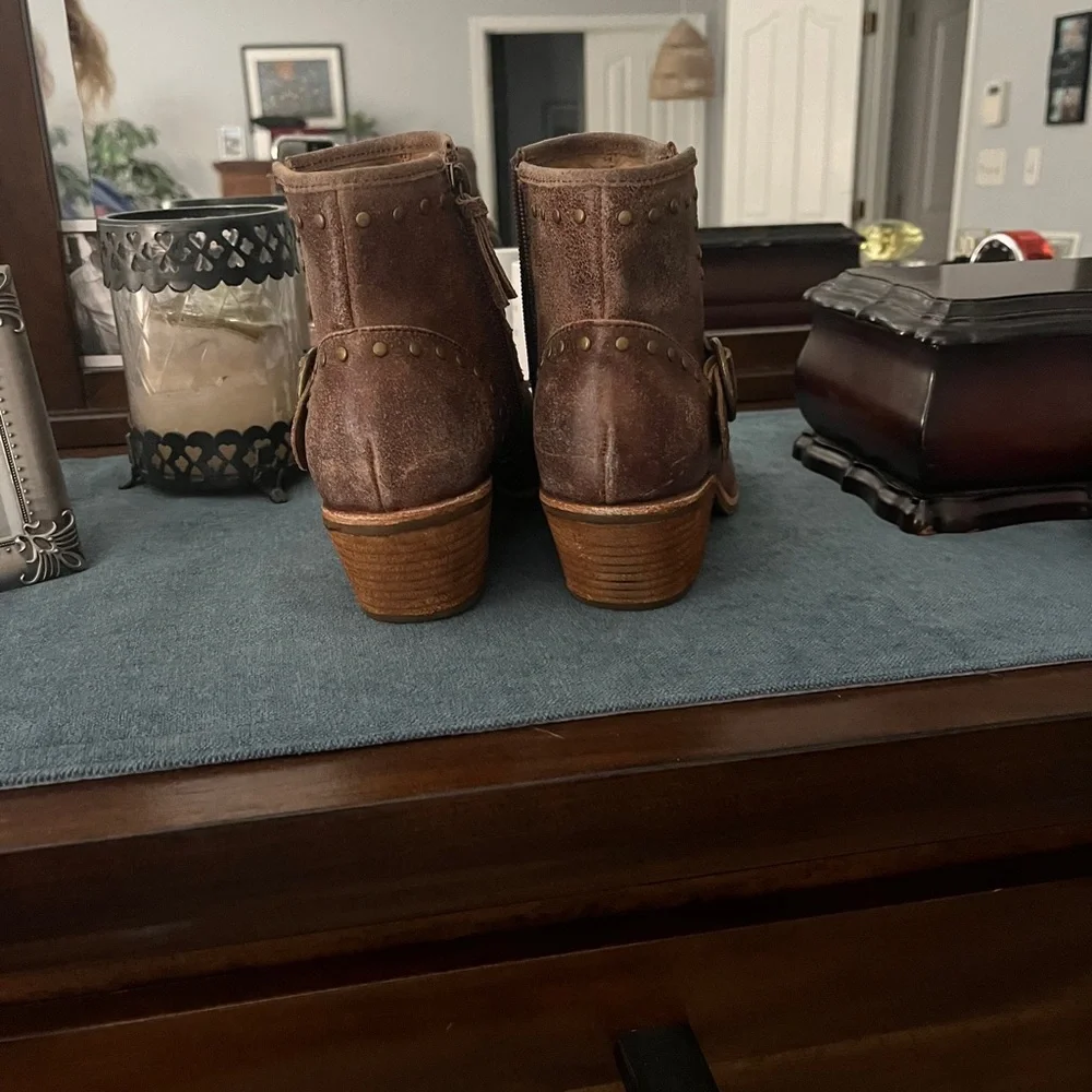 SOFFT Women’s Distressed Leather Boots Size 7.5 - Picture 5 of 9